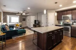 Stunning 2BR Apartment Near Downtown - Dayton