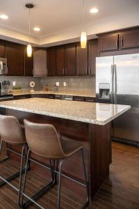 Stunning 2BR Apartment Near Downtown