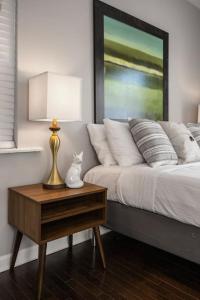 Stunning 2BR Apartment Near Downtown