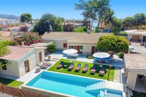 Villa Oms by Villa Plus