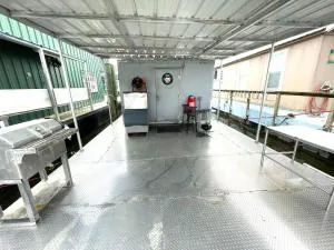 6 MAN BEER CAN VENICE MARINA FRONT ROW COZY GREAT ENTERTAINMENT BOAT W/D & ICE - Grand Isle