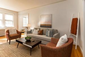 Hyde Park Comfort with Office Near Everything