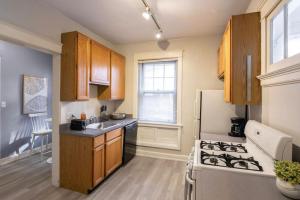 Hyde Park Comfort with Office Near Everything