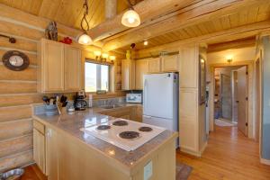 Yellowstone Cabin with Stunning Mountain Views