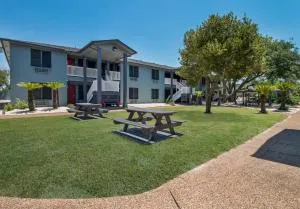 Econo Lodge Inn & Suites Fulton - Rockport - Refugio