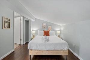 Studio steps to Soccer and OTR and Downtown