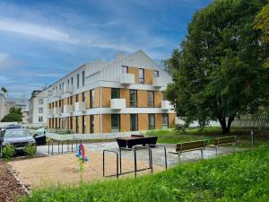 Brand new city centre apartment, free parking spot