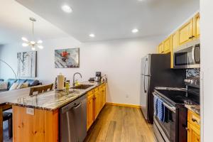 Tucker Mountain Lodge 307