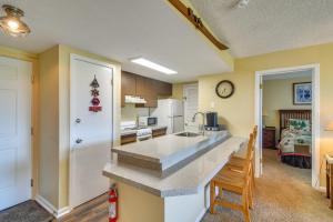 1 Mi to Granby Ranch Cozy Condo with Fireplace