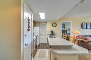 1 Mi to Granby Ranch Cozy Condo with Fireplace