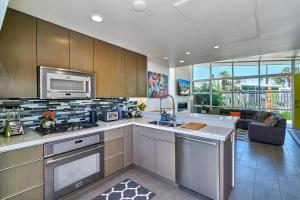 Sophia Oasis Luxe 2BR Condo with Mountain Views