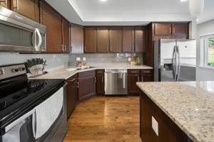 Comfortable 2BR Condo near City Center