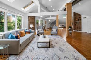 Hyde Park Penthouse with Private Patio