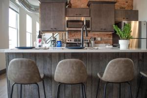 Gorgeous Condo in the Heart of OTR Free Parking