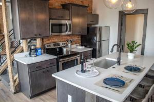 Gorgeous Condo in the Heart of OTR Free Parking