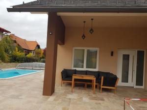 Ferienwohnung mit Pool an der Apfelstraße