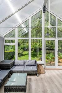 Waterside Cottage - Hot Tub, Mooring, Arcade, Bar