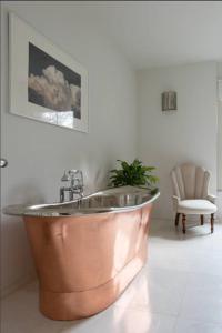 Stunning Soho House style 3 bed apartment with terrace, near Notting Hill and Westfield