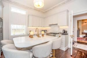 Stunning Regency 5-bedroom Central London House with Large Private Garden