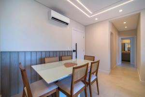 502 Bl 03 - WaldGarten Bombinhas - 50 m do Mar - Condomínio de Alto Padrão - Piscina - Academia - Salão de jogos