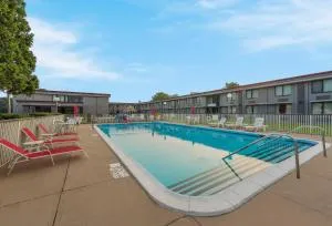 HomeTowne Studios by Red Roof Painted Post - كورنينج