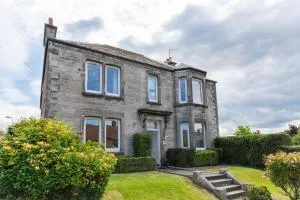 Immanuel House - Modern Luxury Victorian Home 1872 - Free Parking & Fast Fibre Optic WiFi - Lasswade