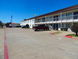 Motel 6-Ennis, TX