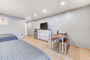 Sea Treasures Inn Units #101-104, #114, & #115