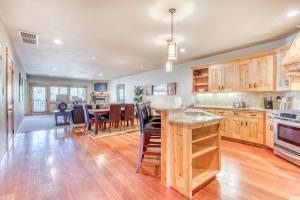 #301 Grand Lodge South Master Suite