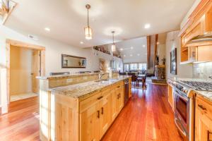 #401 Grand Lodge South Penthouse