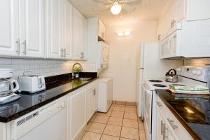 Island Sands Resort 302