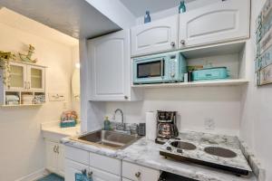 Daytona Beach Studio with Ocean View and Amenities!