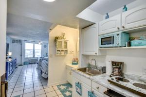 Daytona Beach Studio with Ocean View and Amenities!