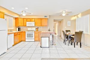 Newport Beach Simplicity III