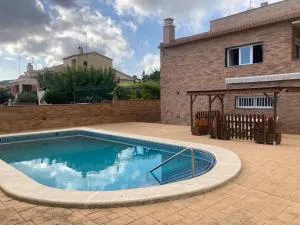 GRANDIOSO CHALET EN CASTELL DE POBLA MONTORNES - Masarbonés