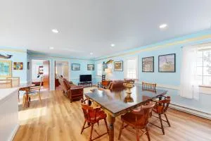 Blue Lagoon Escape A&B - Boothbay