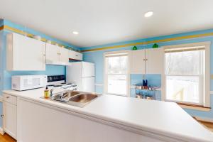 Blue Lagoon Escape A&B