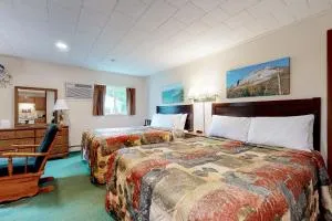 Riverbank Connecting Motel Rooms 9 & 12 - 法兰克尼亚