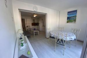 Appartements Cozy nest with terrace near the sea : photos des chambres