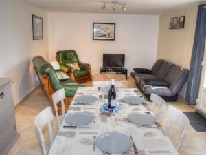 Maisons de vacances Gite Rilly-sur-Vienne, 4 pieces, 6 personnes - FR-1-381-481 : photos des chambres