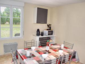 Maisons de vacances Gite Rilly-sur-Vienne, 4 pieces, 6 personnes - FR-1-381-481 : photos des chambres