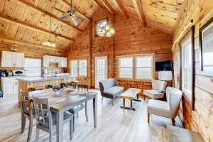 Modern Log Chalet - Upper Level - Montgomery