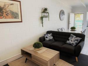 Esperance Little Units 4