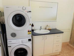 Esperance Little Units 4