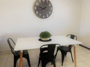 Esperance Little Units 4