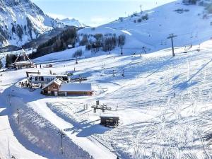 Studio lumineux au centre avec balcon - FR-1-267-274