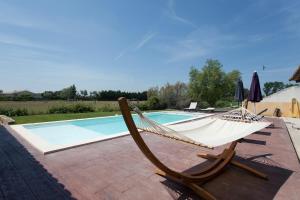 B&B / Chambres d'hotes Mas Lou Caloun - Chambre d'Hote face a la piscine en Camargue - Les Saintes Maries de la Mer : photos des chambres