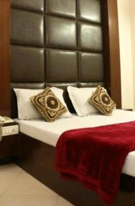 Hotel Maharaja Continental - 5 Mints walk From New Delhi Railways Station