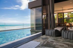 Villa U - 3BR Beachfront Haven