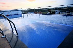Blue Waves Hotel